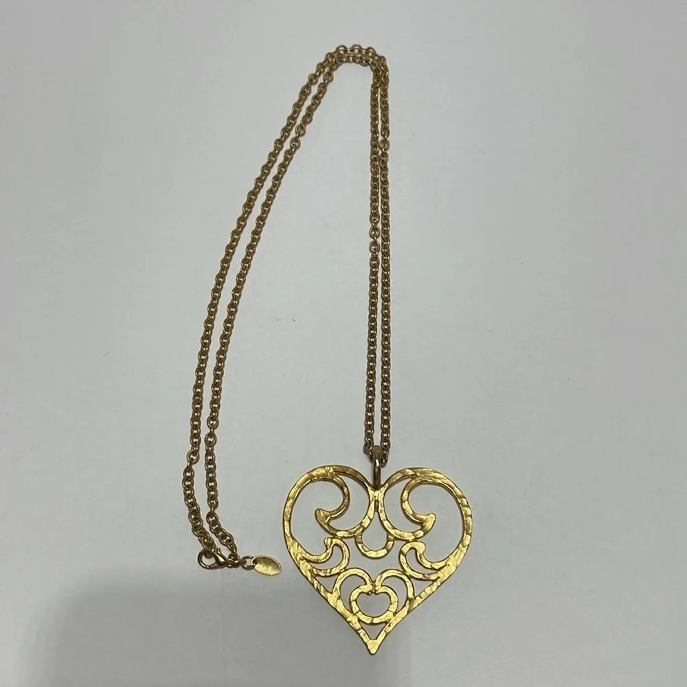 33” Gold tone chain with heart pendent